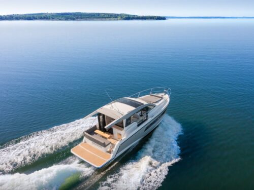 Sealine C335